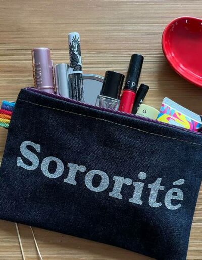 trousse slogan féministe jean